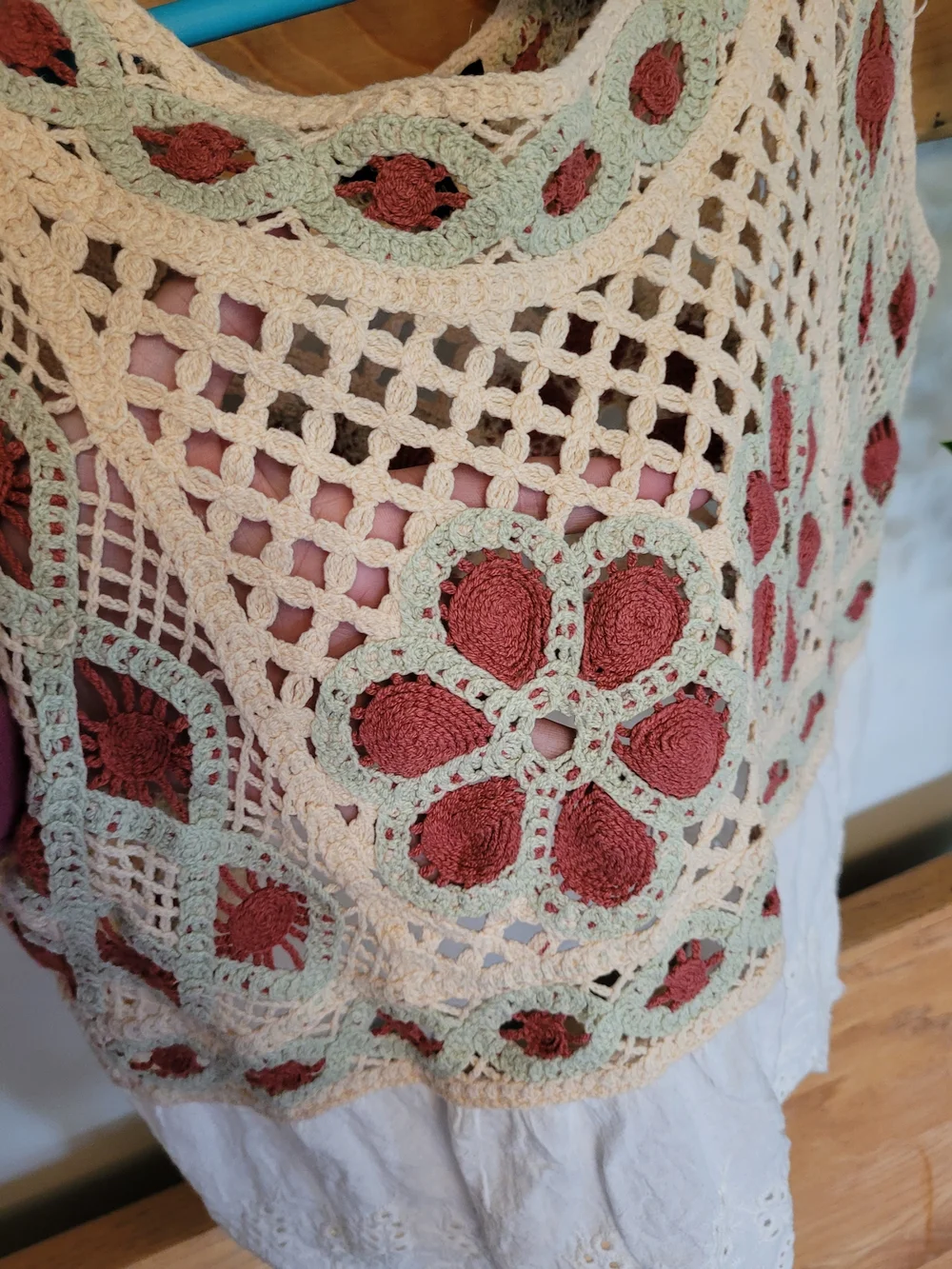 QED London Crochet Floral Tank Top - Picture 5 of 6